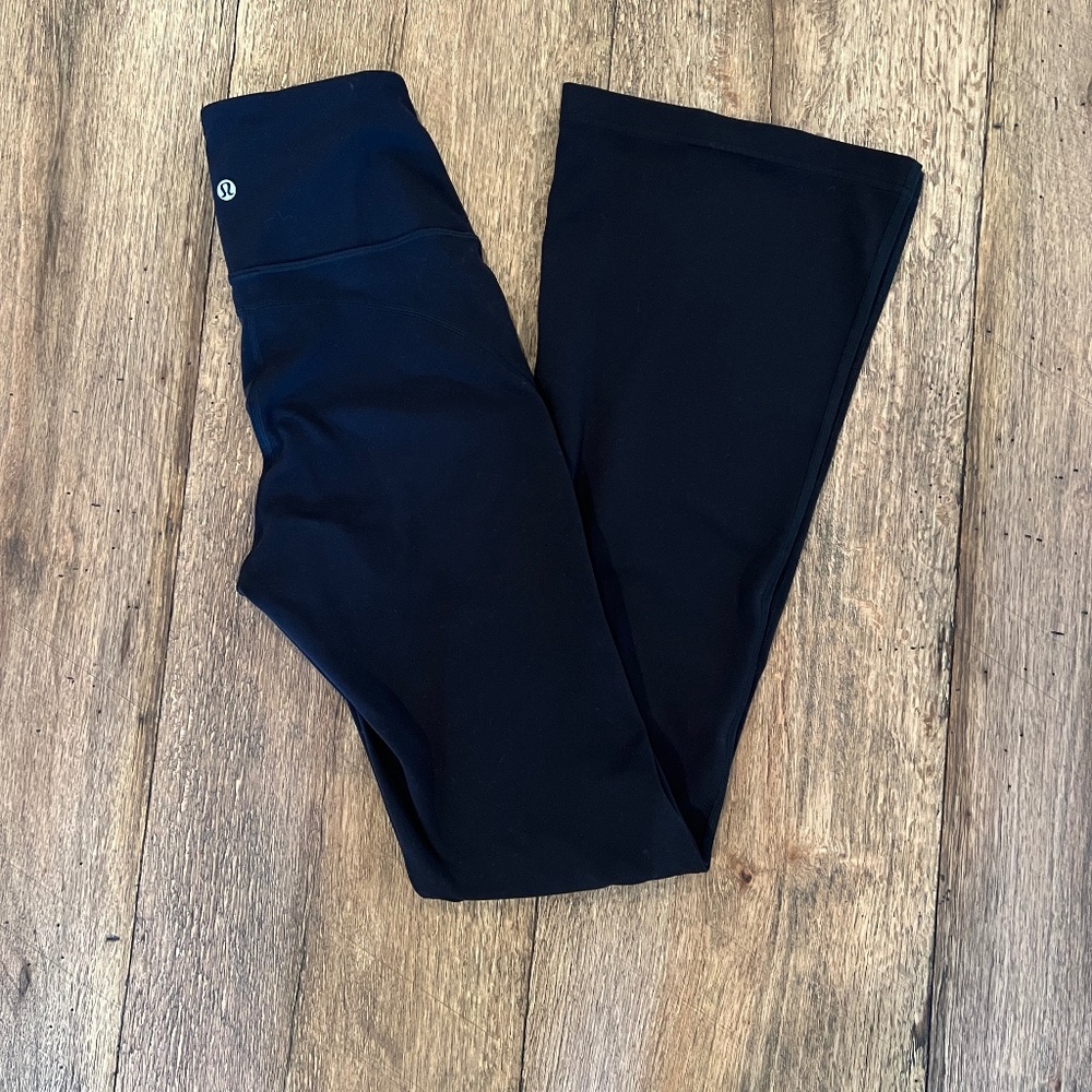 Lululemon Groove Nulu Super-High-Rise Flared Pant Regular size 4